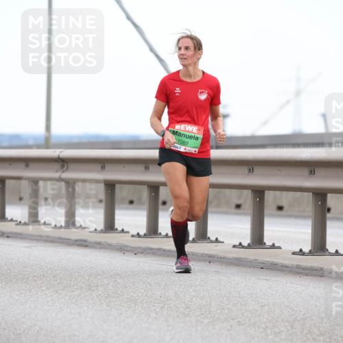03.10.2025 - Köhlbrandbrückenlauf Lena Gebhardt http://msf.ph/oto/9200225 03.10.2025 15:22:15 Position 1 7262 meine-sportfotos.de