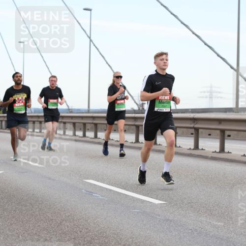 03.10.2025 - Köhlbrandbrückenlauf Lena Gebhardt http://msf.ph/oto/9200237 03.10.2025 15:22:20 Position 1 7597 meine-sportfotos.de