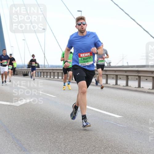 03.10.2025 - Köhlbrandbrückenlauf Lena Gebhardt http://msf.ph/oto/9200255 03.10.2025 15:22:25 Position 1 9196 meine-sportfotos.de