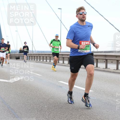 03.10.2025 - Köhlbrandbrückenlauf Lena Gebhardt http://msf.ph/oto/9200256 03.10.2025 15:22:26 Position 1 196 meine-sportfotos.de
