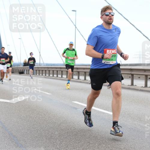 03.10.2025 - Köhlbrandbrückenlauf Lena Gebhardt http://msf.ph/oto/9200257 03.10.2025 15:22:26 Position 1 9196 meine-sportfotos.de