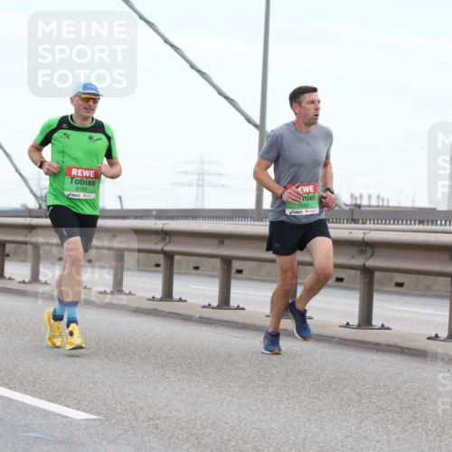 03.10.2025 - Köhlbrandbrückenlauf Lena Gebhardt http://msf.ph/oto/9200260 03.10.2025 15:22:27 Position 1 8783, 7593 meine-sportfotos.de