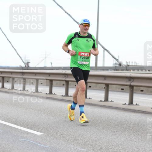 03.10.2025 - Köhlbrandbrückenlauf Lena Gebhardt http://msf.ph/oto/9200261 03.10.2025 15:22:28 Position 1 8783, 7593 meine-sportfotos.de