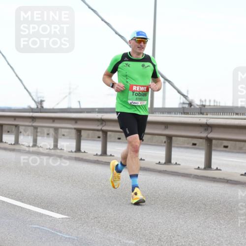 03.10.2025 - Köhlbrandbrückenlauf Lena Gebhardt http://msf.ph/oto/9200262 03.10.2025 15:22:28 Position 1 8783, 7593 meine-sportfotos.de