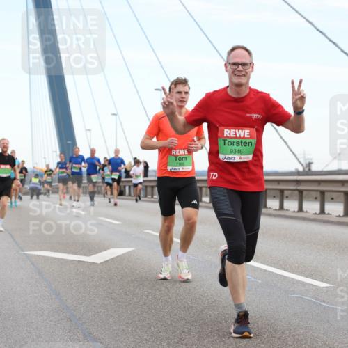 03.10.2025 - Köhlbrandbrückenlauf Lena Gebhardt http://msf.ph/oto/9200270 03.10.2025 15:22:32 Position 1 7185, 9346 meine-sportfotos.de