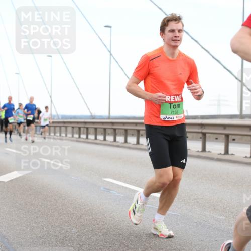 03.10.2025 - Köhlbrandbrückenlauf Lena Gebhardt http://msf.ph/oto/9200274 03.10.2025 15:22:33 Position 1 7185 meine-sportfotos.de