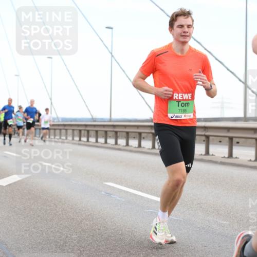03.10.2025 - Köhlbrandbrückenlauf Lena Gebhardt http://msf.ph/oto/9200275 03.10.2025 15:22:33 Position 1 7185 meine-sportfotos.de