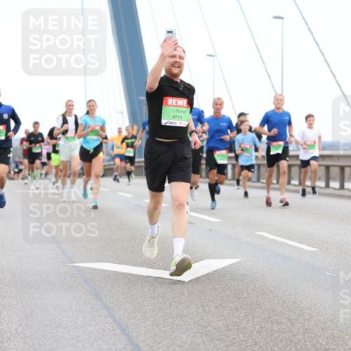 03.10.2025 - Köhlbrandbrückenlauf Lena Gebhardt http://msf.ph/oto/9200278 03.10.2025 15:22:34 Position 1 9715 meine-sportfotos.de