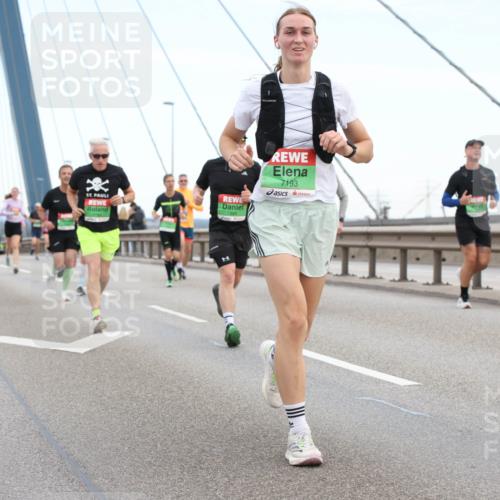 03.10.2025 - Köhlbrandbrückenlauf Lena Gebhardt http://msf.ph/oto/9200302 03.10.2025 15:22:41 Position 1 7193 meine-sportfotos.de