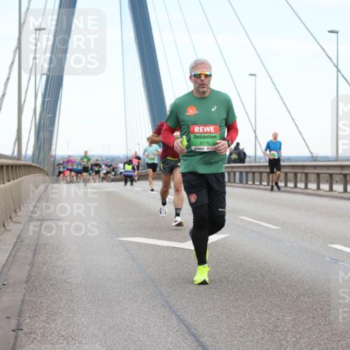 03.10.2025 - Köhlbrandbrückenlauf Lena Gebhardt http://msf.ph/oto/9200316 03.10.2025 15:22:45 Position 1 9176 meine-sportfotos.de