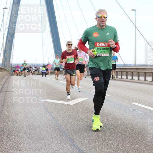 03.10.2025 - Köhlbrandbrückenlauf Lena Gebhardt http://msf.ph/oto/9200318 03.10.2025 15:22:45 Position 1 9176 meine-sportfotos.de