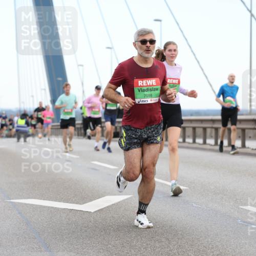03.10.2025 - Köhlbrandbrückenlauf Lena Gebhardt http://msf.ph/oto/9200322 03.10.2025 15:22:46 Position 1 7098 meine-sportfotos.de