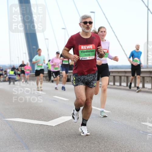 03.10.2025 - Köhlbrandbrückenlauf Lena Gebhardt http://msf.ph/oto/9200323 03.10.2025 15:22:46 Position 1 7098 meine-sportfotos.de