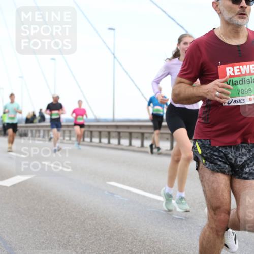 03.10.2025 - Köhlbrandbrückenlauf Lena Gebhardt http://msf.ph/oto/9200329 03.10.2025 15:22:48 Position 1 7098 meine-sportfotos.de