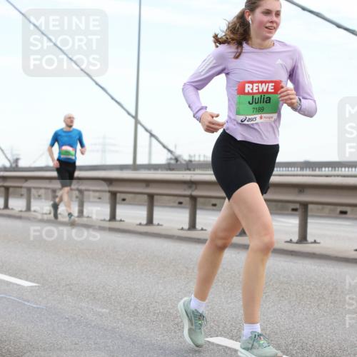 03.10.2025 - Köhlbrandbrückenlauf Lena Gebhardt http://msf.ph/oto/9200330 03.10.2025 15:22:49 Position 1 7189 meine-sportfotos.de