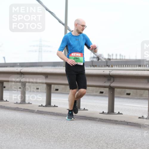 03.10.2025 - Köhlbrandbrückenlauf Lena Gebhardt http://msf.ph/oto/9200331 03.10.2025 15:22:50 Position 1 027 meine-sportfotos.de