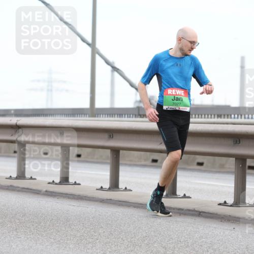 03.10.2025 - Köhlbrandbrückenlauf Lena Gebhardt http://msf.ph/oto/9200333 03.10.2025 15:22:50 Position 1 7027 meine-sportfotos.de