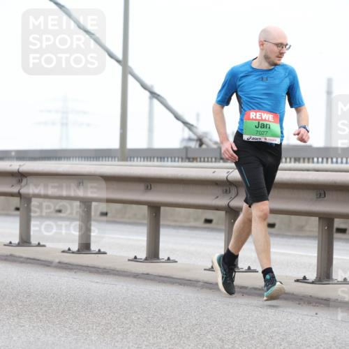 03.10.2025 - Köhlbrandbrückenlauf Lena Gebhardt http://msf.ph/oto/9200335 03.10.2025 15:22:50 Position 1 9665, 7027 meine-sportfotos.de
