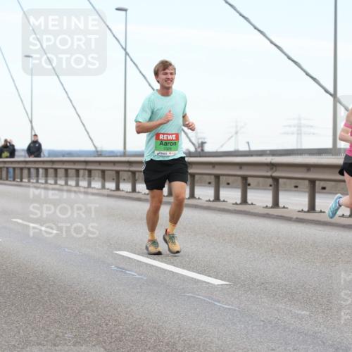 03.10.2025 - Köhlbrandbrückenlauf Lena Gebhardt http://msf.ph/oto/9200341 03.10.2025 15:22:52 Position 1 7329, 7238 meine-sportfotos.de