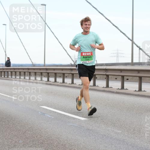 03.10.2025 - Köhlbrandbrückenlauf Lena Gebhardt http://msf.ph/oto/9200343 03.10.2025 15:22:52 Position 1 7329, 9370 meine-sportfotos.de