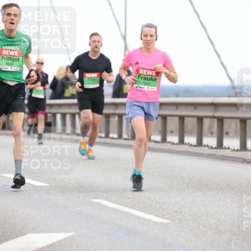 03.10.2025 - Köhlbrandbrückenlauf Lena Gebhardt http://msf.ph/oto/9200350 03.10.2025 15:22:55 Position 1 9659, 7301 meine-sportfotos.de