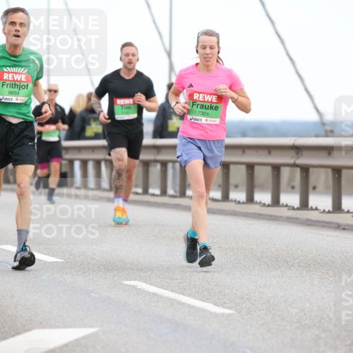 03.10.2025 - Köhlbrandbrückenlauf Lena Gebhardt http://msf.ph/oto/9200351 03.10.2025 15:22:55 Position 1 9659, 7301 meine-sportfotos.de