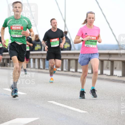 03.10.2025 - Köhlbrandbrückenlauf Lena Gebhardt http://msf.ph/oto/9200352 03.10.2025 15:22:56 Position 1 9659, 7301 meine-sportfotos.de