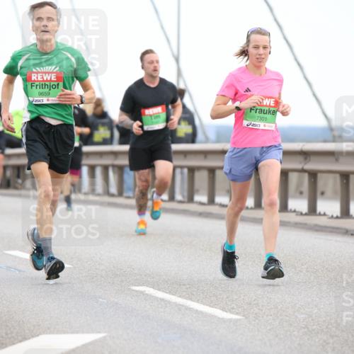 03.10.2025 - Köhlbrandbrückenlauf Lena Gebhardt http://msf.ph/oto/9200353 03.10.2025 15:22:56 Position 1 9659, 7301 meine-sportfotos.de