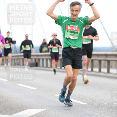 03.10.2025 - Köhlbrandbrückenlauf Lena Gebhardt http://msf.ph/oto/9200354 03.10.2025 15:22:57 Position 1 9659 meine-sportfotos.de