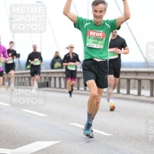 03.10.2025 - Köhlbrandbrückenlauf Lena Gebhardt http://msf.ph/oto/9200355 03.10.2025 15:22:57 Position 1 9659 meine-sportfotos.de