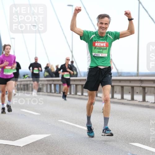 03.10.2025 - Köhlbrandbrückenlauf Lena Gebhardt http://msf.ph/oto/9200357 03.10.2025 15:22:57 Position 1 9659 meine-sportfotos.de