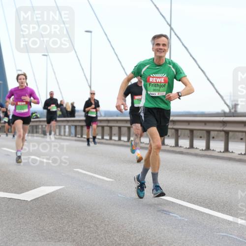 03.10.2025 - Köhlbrandbrückenlauf Lena Gebhardt http://msf.ph/oto/9200359 03.10.2025 15:22:58 Position 1 9659, 730 meine-sportfotos.de