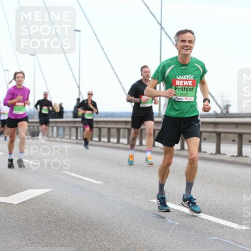 03.10.2025 - Köhlbrandbrückenlauf Lena Gebhardt http://msf.ph/oto/9200360 03.10.2025 15:22:58 Position 1 9659 meine-sportfotos.de