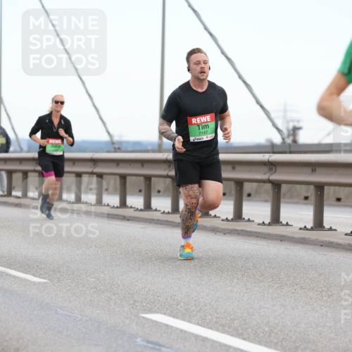 03.10.2025 - Köhlbrandbrückenlauf Lena Gebhardt http://msf.ph/oto/9200362 03.10.2025 15:22:59 Position 1 9717, 7147 meine-sportfotos.de