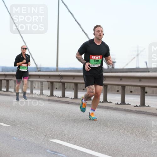 03.10.2025 - Köhlbrandbrückenlauf Lena Gebhardt http://msf.ph/oto/9200364 03.10.2025 15:22:59 Position 1 9717, 7147 meine-sportfotos.de