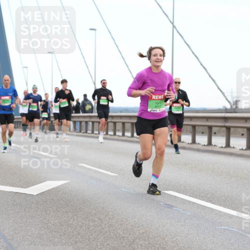 03.10.2025 - Köhlbrandbrückenlauf Lena Gebhardt http://msf.ph/oto/9200368 03.10.2025 15:23:00 Position 1 9717 meine-sportfotos.de