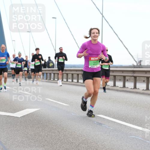 03.10.2025 - Köhlbrandbrückenlauf Lena Gebhardt http://msf.ph/oto/9200369 03.10.2025 15:23:00 Position 1 9717 meine-sportfotos.de