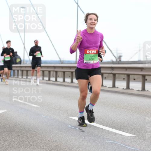 03.10.2025 - Köhlbrandbrückenlauf Lena Gebhardt http://msf.ph/oto/9200370 03.10.2025 15:23:01 Position 1 9717 meine-sportfotos.de