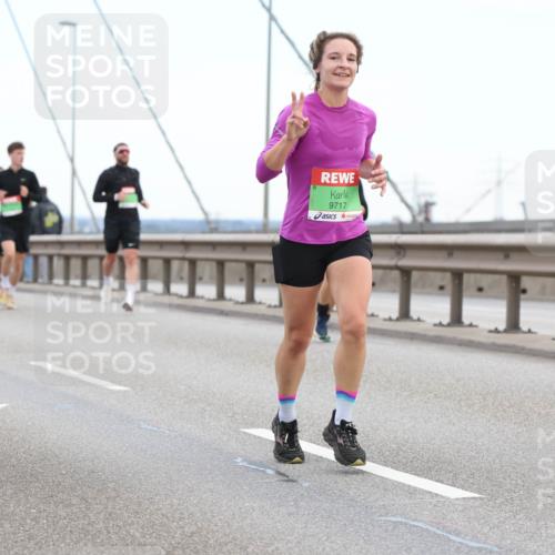 03.10.2025 - Köhlbrandbrückenlauf Lena Gebhardt http://msf.ph/oto/9200371 03.10.2025 15:23:01 Position 1 9717 meine-sportfotos.de