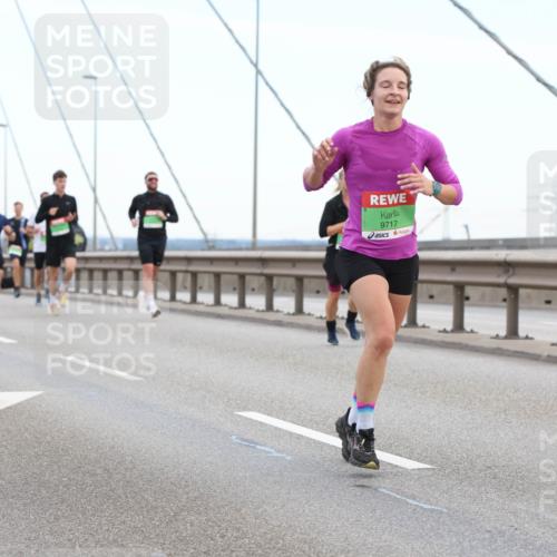 03.10.2025 - Köhlbrandbrückenlauf Lena Gebhardt http://msf.ph/oto/9200374 03.10.2025 15:23:01 Position 1 9717 meine-sportfotos.de