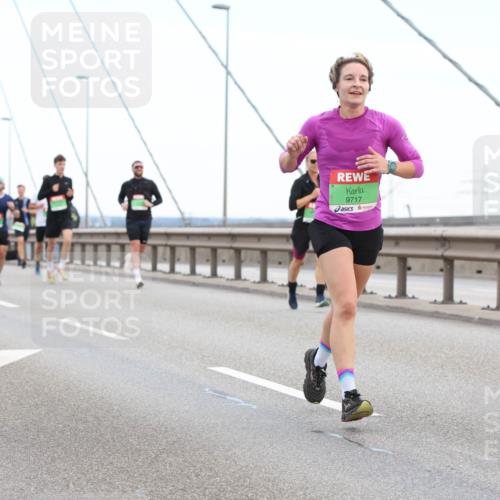 03.10.2025 - Köhlbrandbrückenlauf Lena Gebhardt http://msf.ph/oto/9200375 03.10.2025 15:23:01 Position 1 9717 meine-sportfotos.de