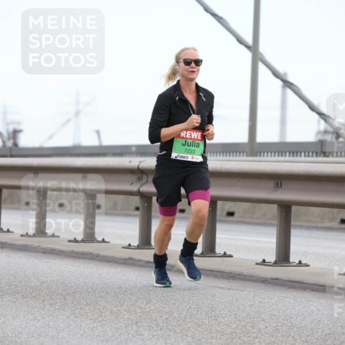 03.10.2025 - Köhlbrandbrückenlauf Lena Gebhardt http://msf.ph/oto/9200378 03.10.2025 15:23:03 Position 1 7223 meine-sportfotos.de