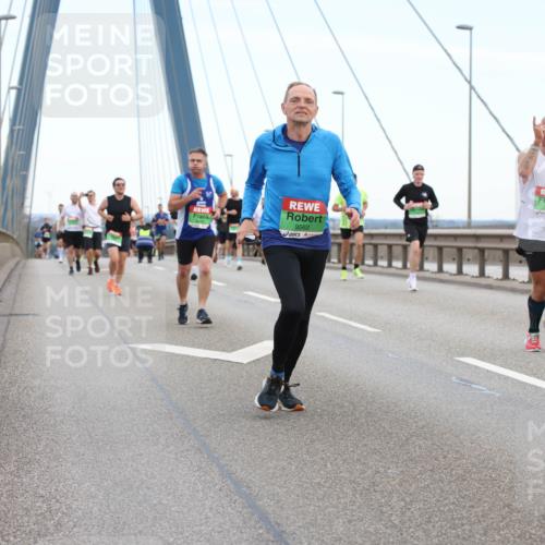 03.10.2025 - Köhlbrandbrückenlauf Lena Gebhardt http://msf.ph/oto/9200411 03.10.2025 15:23:09 Position 1 9562, 7031 meine-sportfotos.de