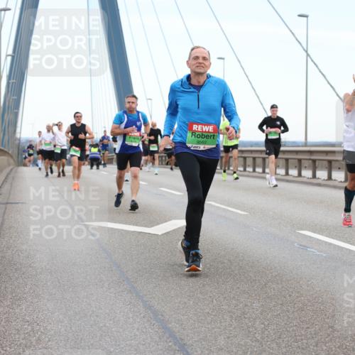 03.10.2025 - Köhlbrandbrückenlauf Lena Gebhardt http://msf.ph/oto/9200412 03.10.2025 15:23:09 Position 1 9562, 7031 meine-sportfotos.de