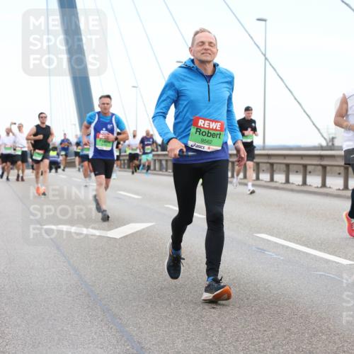 03.10.2025 - Köhlbrandbrückenlauf Lena Gebhardt http://msf.ph/oto/9200414 03.10.2025 15:23:09 Position 1 9562 meine-sportfotos.de