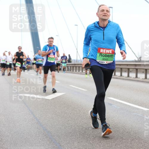 03.10.2025 - Köhlbrandbrückenlauf Lena Gebhardt http://msf.ph/oto/9200415 03.10.2025 15:23:10 Position 1 9562, 7031 meine-sportfotos.de