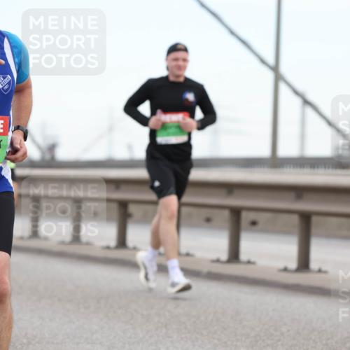 03.10.2025 - Köhlbrandbrückenlauf Lena Gebhardt http://msf.ph/oto/9200422 03.10.2025 15:23:12 Position 1 6, 9499 meine-sportfotos.de