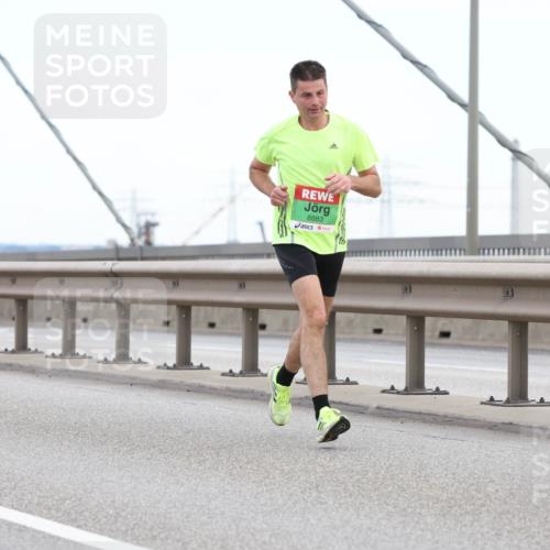 03.10.2025 - Köhlbrandbrückenlauf Lena Gebhardt http://msf.ph/oto/9200426 03.10.2025 15:23:13 Position 1 8883 meine-sportfotos.de