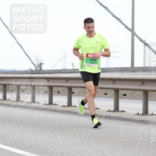 03.10.2025 - Köhlbrandbrückenlauf Lena Gebhardt http://msf.ph/oto/9200427 03.10.2025 15:23:13 Position 1 8883 meine-sportfotos.de
