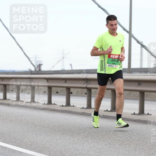 03.10.2025 - Köhlbrandbrückenlauf Lena Gebhardt http://msf.ph/oto/9200428 03.10.2025 15:23:14 Position 1 8883 meine-sportfotos.de